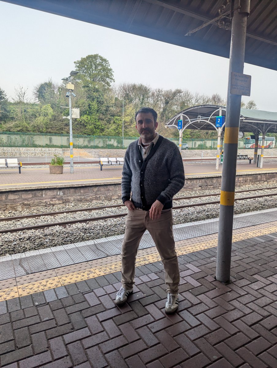 brilliantshane's tweet photo. SPOTTED: Comedian Shane Clifford is dressed to impress at Mallow Train Station on Saturday Morning
#celebWatch #styleWatch https://t.co/UZgp1OnwsB