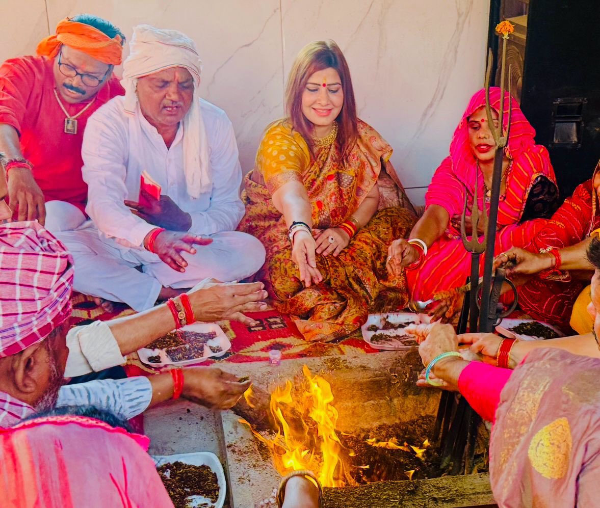RubyPhogatYadav's tweet photo. जय श्री राम ll
आज #दक्षिणदिल्ली #लोकसभा के विभिन्न स्थानों पर श्रीहनुमान जन्मोत्सव मनाते हुये क्षेत्रवासियों को शुभकामनाएँ प्रेषित की।
#RubyPhogatYadav
#रूबी_फोगाट_यादव
#ExCandidate #SouthDelhiLokSabha
#पूर्व_प्रत्याशी #दक्षिणदिल्ली #लोकसभा #RubyYadav https://t.co/O8wJIrw4BJ
