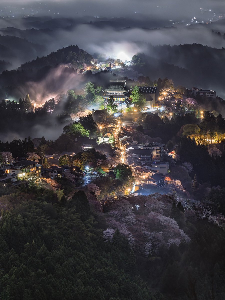 幽玄の夜、奈良吉野山の春夜景 https://t.co/m5juSNReyL