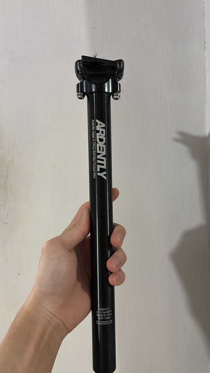 Michael64658776's tweet photo. WTS seatpost ardently 350 rb aja kondisi mulus uncut #fnfjb https://t.co/TtI9alJyI9
