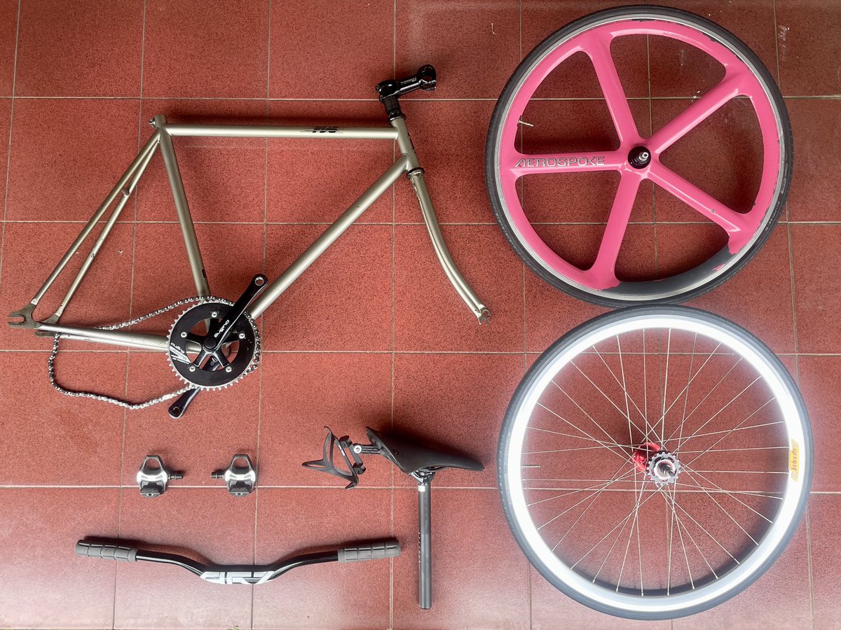 #endofanera
Pias 1st edition
2011-2025
Terimakasih <a href="/PIAScycles/">PIAS Cycles</a> sumvelo <a href="/andiraa/">andirdor</a> <a href="/cyclonesia/">cyclonesia</a> and teams, the mastermind behind the frame.

Dulu beli ikutan pre order special Pias X Darbotz 2011 dan akhirnya terpaksa harus pensiun juga karena cedera tulang panggul karena jatoh