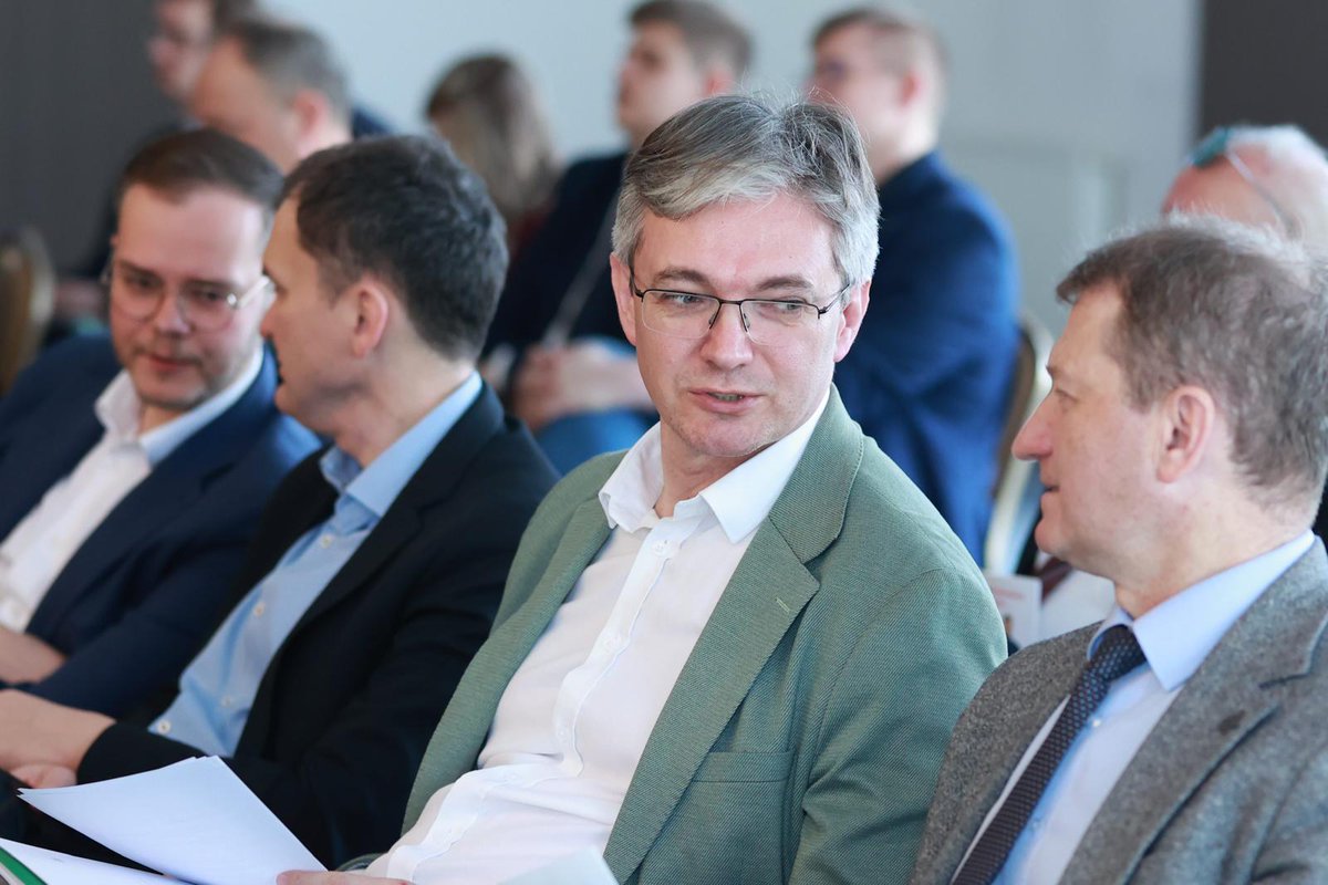 🔴 #teraz || W Racławicach trwa Rada Naczelna <a href="/nowePSL/">🍀 PSL</a>. Rozmawiamy o najważniejszych sprawach dla Polski: bezpieczeństwie, przyszłości państwa i nadchodzących wyborach prezydenckich. Przed nami czas decyzji i odpowiedzialności ⤵️