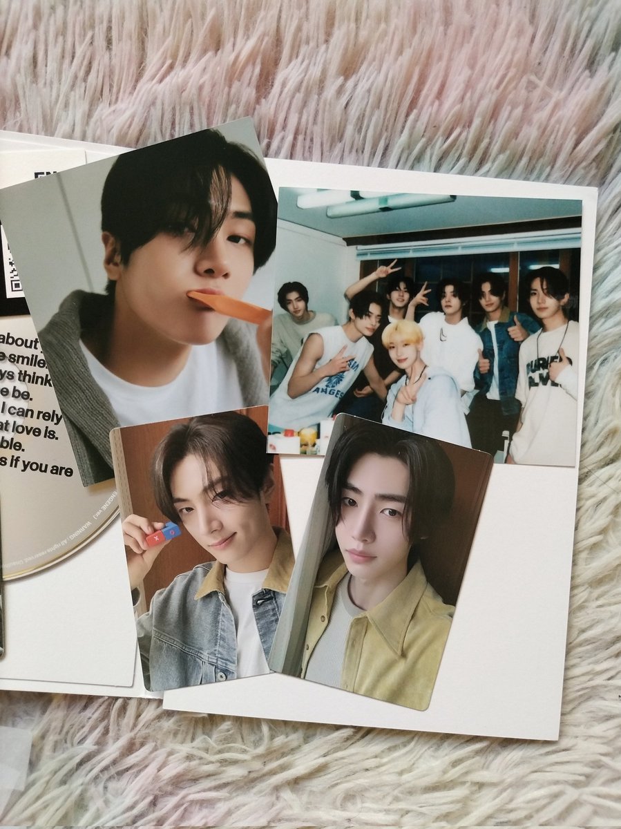 wonzluvre's tweet photo. 💌 #aleemailz 
💭 #llillifeedbacks

my r:u jay version arrived today! thank you so much @llillichloe for the giveaway 🫶 i'm so happy with my pulls JAYHOON🐈‍⬛🐧thank you also sa freebies, orange flower crocheted keychain, and confetti !! may ilalagay na ako sa frameee 🥹🫶 YAYYY https://t.co/YfH58WMZN9