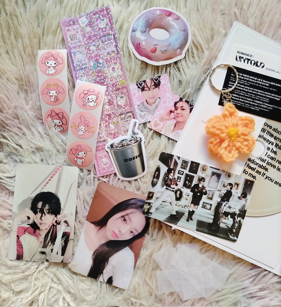 wonzluvre's tweet photo. 💌 #aleemailz 
💭 #llillifeedbacks

my r:u jay version arrived today! thank you so much @llillichloe for the giveaway 🫶 i'm so happy with my pulls JAYHOON🐈‍⬛🐧thank you also sa freebies, orange flower crocheted keychain, and confetti !! may ilalagay na ako sa frameee 🥹🫶 YAYYY https://t.co/YfH58WMZN9