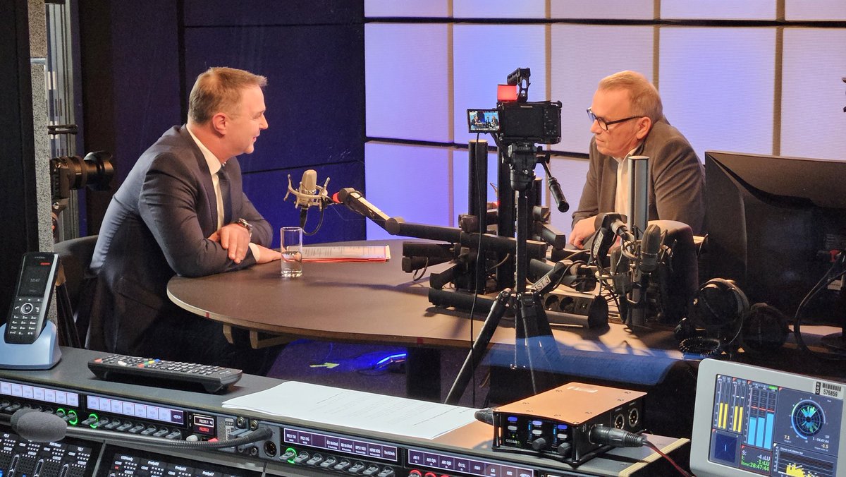 heute ganz frisch zubereitet: <a href="/SPOE_at/">SPÖ</a> chef und vizekanzler <a href="/AndiBabler/">Andi Babler</a> #imjournalzugast bei <a href="/KappacherS/">Stefan Kappacher</a>. ab 12 im #mittagsjournal <a href="/oe1journale/">Ö1 Journale</a>