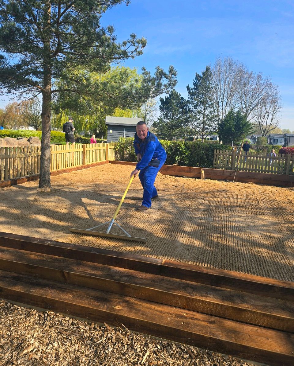 Cosgrovepark's tweet image. Carl working hard as always getting the 🌟NEW SANDPIT 🌟 ready!

Keep your eyes peeled! 😍

#CosgrovePark #InsideCosgrovePark #LivingTheDream #HappyPlace #HolidayPark #Relaxation #HolidayHomes #TouringCaravans #OverNightTouring #Nature #Caravan #Sunshine #FamilyTime