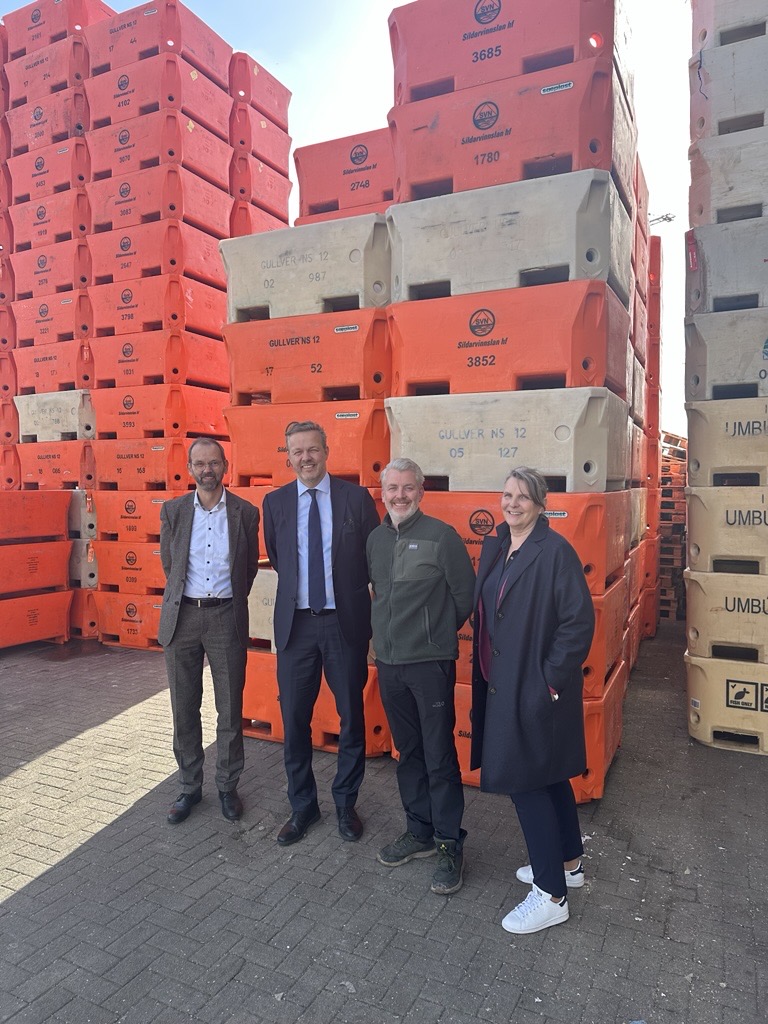 audunnatla's tweet photo. Hatte die Ehre, die Häfen in Bremerhaven und Cuxhaven zu besuchen und deutsche und isländische Unternehmen zu treffen. Häfen sind faszinierende Innovationszentren und entscheidend für wirtschaftliche Entwicklung. Für einen Isländer ist es auch immer schön, das Meer zu spüren... https://t.co/jazOIgQDvE