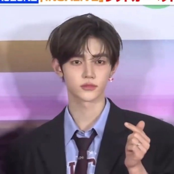 zhang hao looks soooo good 🤍