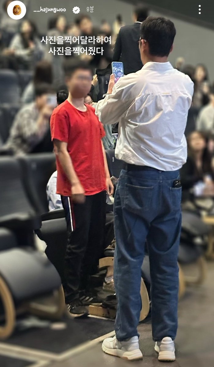 앞으로 하정우와 셀카를 찍고싶다면

"하정우님과 함께 앵글에 나오게 사진을 찍어 제 핸드폰에 간직하고싶어요" 라고 하도록 하자...

그래야 배우가 나만 찍는, 자기폰으로 찍어가는 일이 없다.