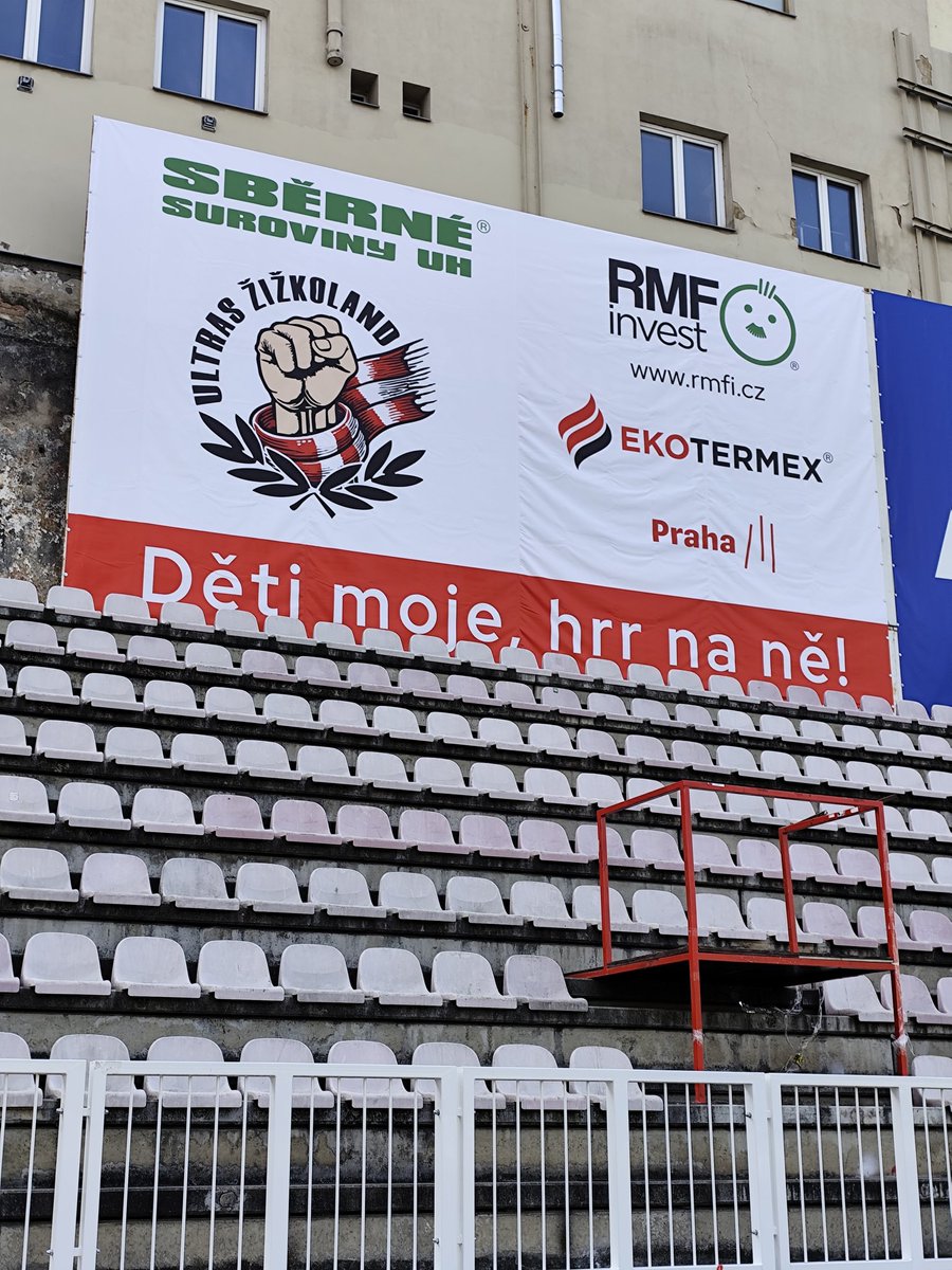 fkvz1903's tweet photo. Často to zní jako fráze, ale u nás ne. Ultras Žižkoland jsou pro náš tým skutečným dvanáctým hráčem. Snad se jim nově vytapetovaný kotel bude líbit ... 🤍❤️
#fans #spolecne #kotel https://t.co/YwpujykUQK