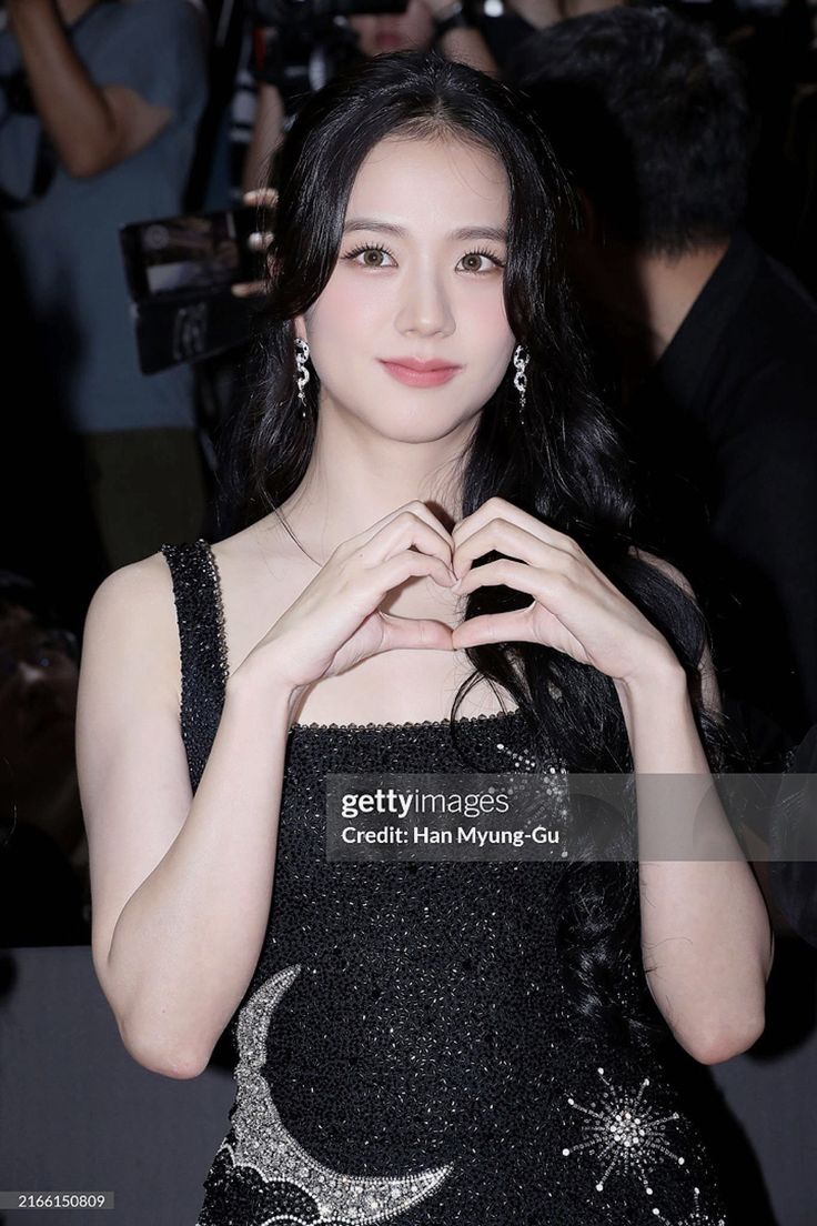 Jisaeom_'s tweet photo. Getty Images being JISOO's biggest fanbase,a beautiful thread: https://t.co/SItbZ1ArnZ