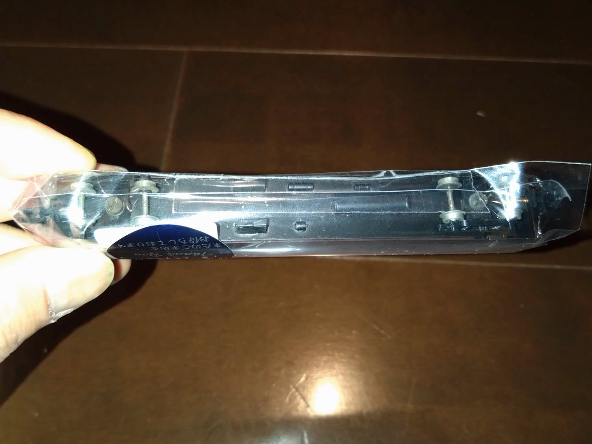 yoshi7927's tweet image. 時間が開きましたが、最後、5店舗目で入手した物です。

最後は犬のお店にて、袋詰めジャンクから10系客車を入手。

普通の10系に見えますが、ボディーや床下は金属製です。そして床下の作りから、ホーワの製品と思われます。

お店にはこれしか無かったものの、なかなか見ないので購入。

#CAB　#HOWA