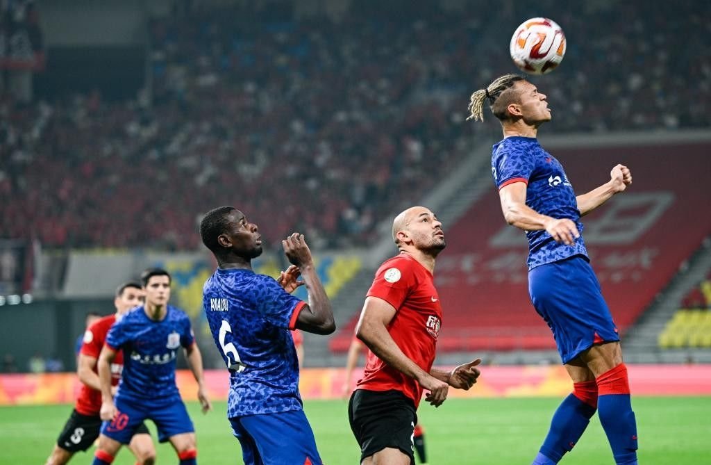 ml_ufsbt's tweet photo. 🇨🇳 #China, Super League, April 12, Round 6 🏆
Shanghai Shenhua vs. Zhejiang Professional
Shanghai Shenhua sits at the top with a hot 🔥 60% win rate.  
Zhejiang Professional in 8th, but their defense is tough to crack, conceding only 0.8 goals/game.  
Shanghai's attack versus Zhejiang's defense is the clash to watch! ⚽️  
Prediction: Shanghai to edge out Zhejiang 2-1.  
Expect goals and drama! 🎭
#SuperLeague #CSL #中国足球协会超级联赛 #football #soccer #preview #insight #betting