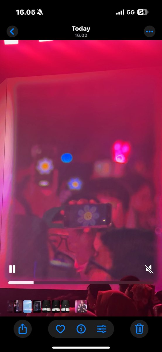 sayangminjeong's tweet image. Taeyeon fan project reaction 

#태연 #TAEYEON_TheTENSE 
#TheTENSE #taeyeon_thetense_in_jakarta