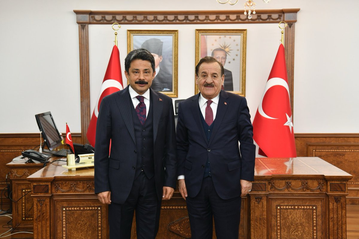 DemiryurekSefa's tweet photo. 2004-2007 yılları arasında görev yaptığım Muş-Hasköy’de tanıma fırsatı bulduğum kıymetli dostum, gönül insanı, önceki dönem Hasköy Belediye Başkanı Hikmet Karayel’in vefatını büyük bir üzüntüyle öğrenmiş bulunmaktayım.
Kendisine Cen’ab-ı Hak’tan rahmet, acılı yakınlarına sabırlar ve baş sağlığı diliyorum.
@hikmetkarayelTR