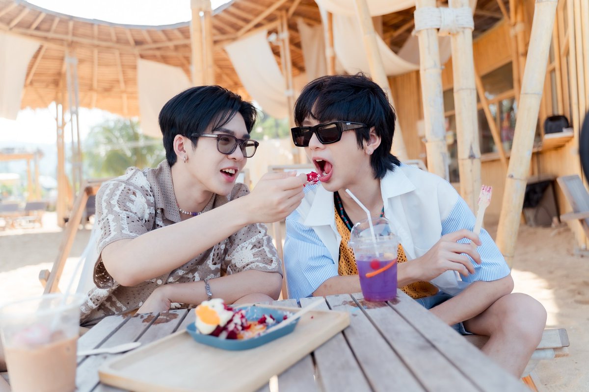 ทุกคนกินขนมกันยังไงหรอคะ? 🧁 พอดีว่า #อู่อู๋เซฟ เค้ามีคนป้อนให้อ่า 🥴 ขอสามคำให้การกระทำอู๋เซฟหน่อยค่า ✨

#SansirixAuauSave #แสนสิริถิ่นพี่หนูชอบ #LookAround #Auautnp #savewrg #AuauSave #Sansiri #domunditv https://t.co/QIz3YIIHNd