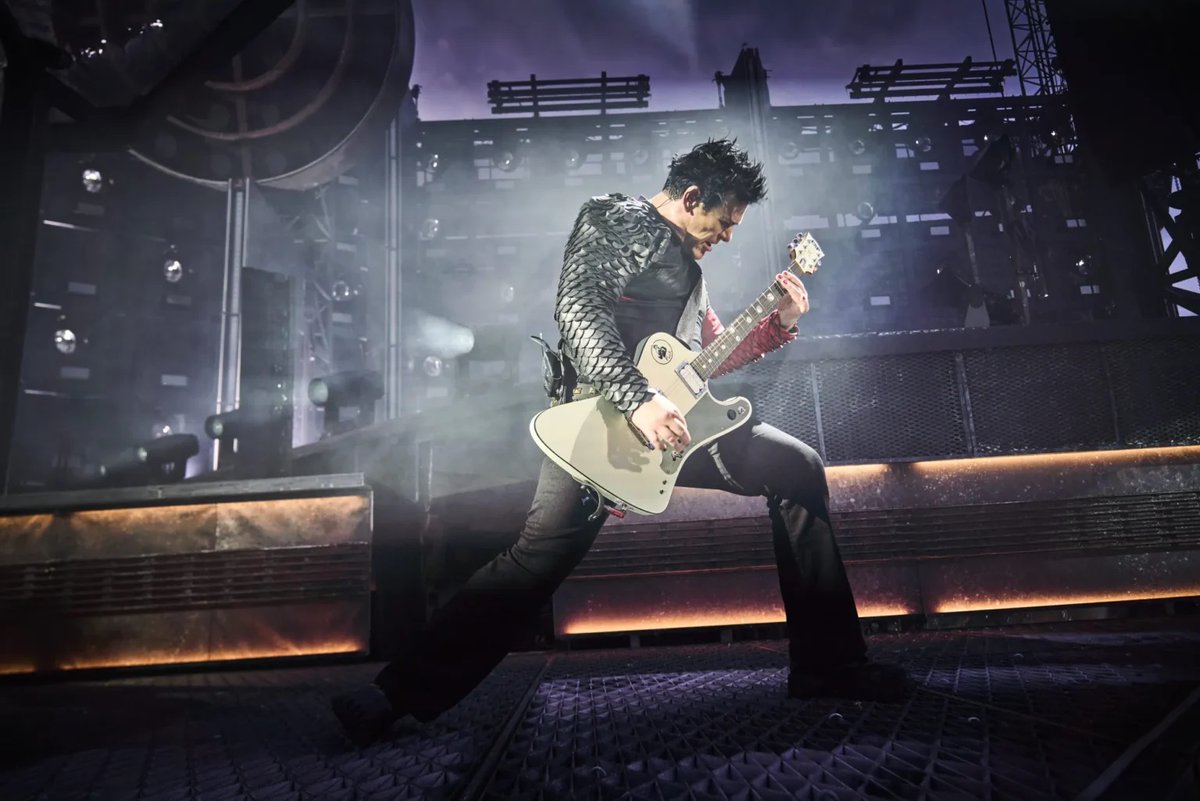 "It's like a hard rock love" - Richard Kruspe talks ​​about his new LTD RZK-III guitar, Rammstein and Emigrate

English translation: facebook.com/photo?fbid=116…

Interview 10.04.2025 by <a href="/TopGuitarPL/">TopGuitar</a>