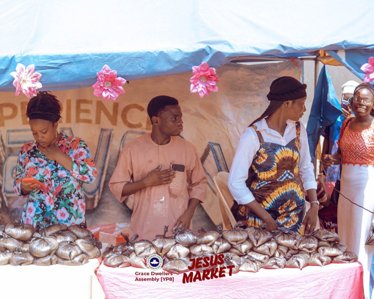 rccggda's tweet photo. JESUS MARKET 2.0 MEDIA REPORT 🎥📸
Church is family and family members look out for the best interest of one another. Jesus Market brought smiles to people's face and ease to their purses. 🥳
#jesusmarket
#churchbazaar
#rccggda
#rccgglobal https://t.co/pqZV1L3DRM