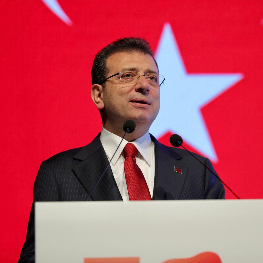 aykiri's tweet photo. Ekrem İmamoğlu'nun avukatı Mehmet Pehlivan:

Dün Sayın İmamoğlu’nun duruşma sonrası bir yerde tek başıma yemek yedim. Hesabı istediğimde, garson yaklaşıp “Ekrem Başkan hesabınızı ödedi, afiyet olsun” dedi.  

O an anladım: Bu sadece bir yemek değil, bir dayanışma mesajıydı. https://t.co/2phqbxy3cs