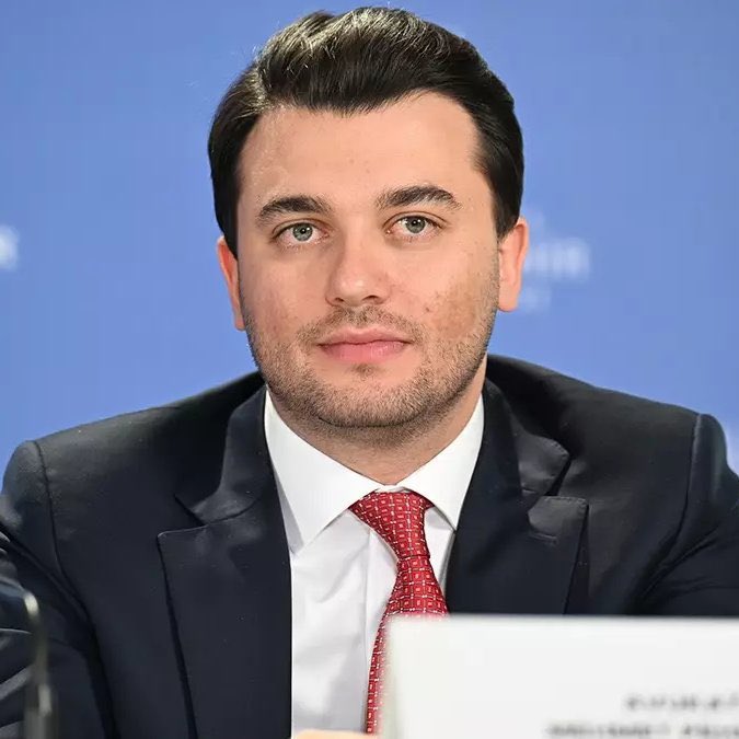 aykiri's tweet photo. Ekrem İmamoğlu'nun avukatı Mehmet Pehlivan:

Dün Sayın İmamoğlu’nun duruşma sonrası bir yerde tek başıma yemek yedim. Hesabı istediğimde, garson yaklaşıp “Ekrem Başkan hesabınızı ödedi, afiyet olsun” dedi.  

O an anladım: Bu sadece bir yemek değil, bir dayanışma mesajıydı. https://t.co/2phqbxy3cs