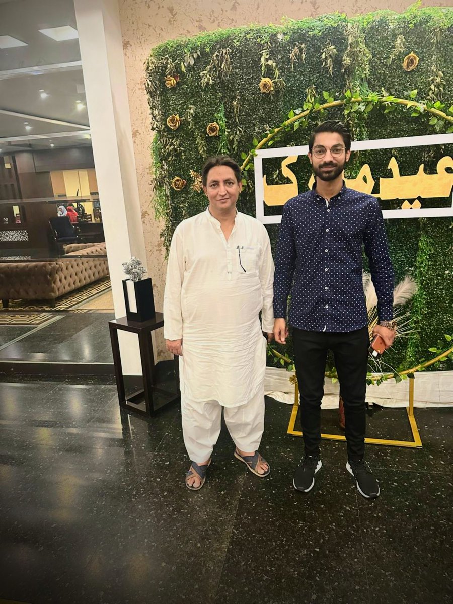 Malik50Saad's tweet photo. جن سے عید تھی وہ قبرستان میں جا بسے 
اللّہ پاک مغفرت فرمائے اور سب کے درجات کو بلند فرمائے آمین ثم آمین https://t.co/3uYgHIzbJq
