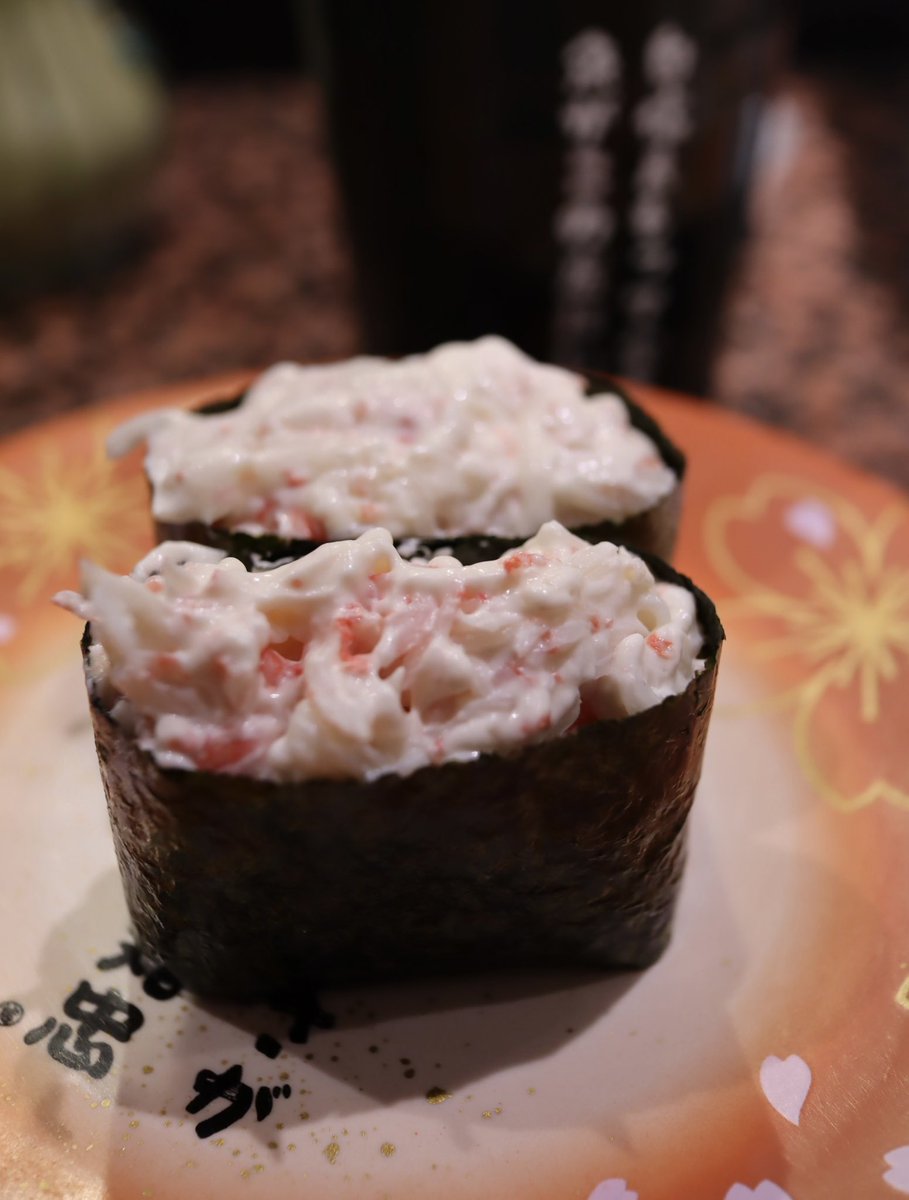 mac3111's tweet photo. カニ風サラダ巻き
安い皿だったけど
美味しかった🍣 https://t.co/BHHc508TPX