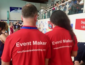 We are now recruiting Event Makers for all sessions of the Age Group and Youth Individual Regional Long Course Championships

Event Makers are an essential part of the Championships providing a range of essential services

Signup @ swim-meet.com/VolunteersSign…
