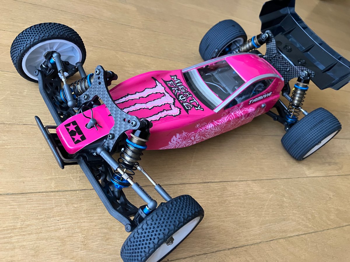 matty0227's tweet photo. #DT02 や #DT03 に京商RBのナックル使う改造は昔から良く見るけど、どうせならサスアームまでRBにしてみようって事でダンパーステーまで作ったっちゅーのに、#厚木レジャラン のオフロードコースが5月いっぱいでクローズなのマジでつらい😣

#タミヤ
#ラジコン https://t.co/MDIctb9AMu