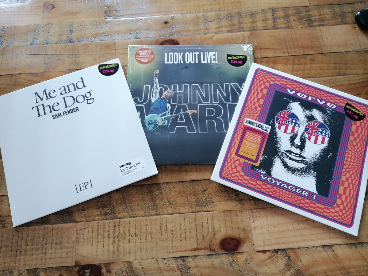 Happy #RSD2025! Pretty pleased with my early morning haul this year down at #Blitzkrieg at the Barras. Good luck to everybody else stuck persevering in the mental queues around town.