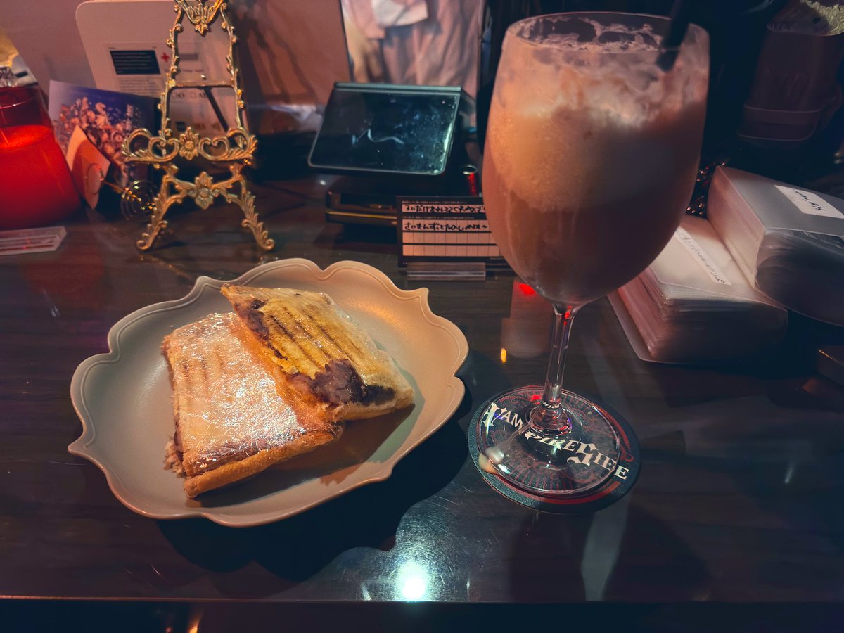 ホットサンドおいし〜

#ヴァンパイアサイド