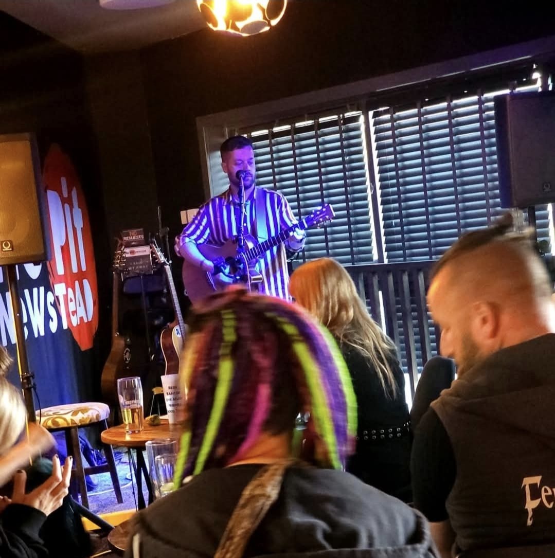 Today's the day! Back at The Pit at Newstead supporting Ryan Brooks alongside Brad Dear! ... what a lineup!

Tickets available here 🧡

thepitatnewstead.co.uk/events/ryan-br…