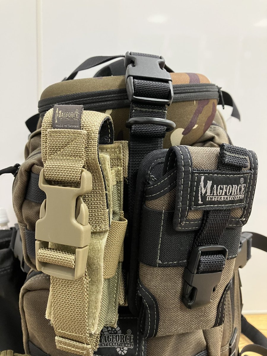 mushokushihan's tweet photo. サングラスケースを挟む賢さを魅せる師範。
#マグフォース
#マックスペディション
#MAGFORCE
#Maxpedition https://t.co/N8mcOEfri3