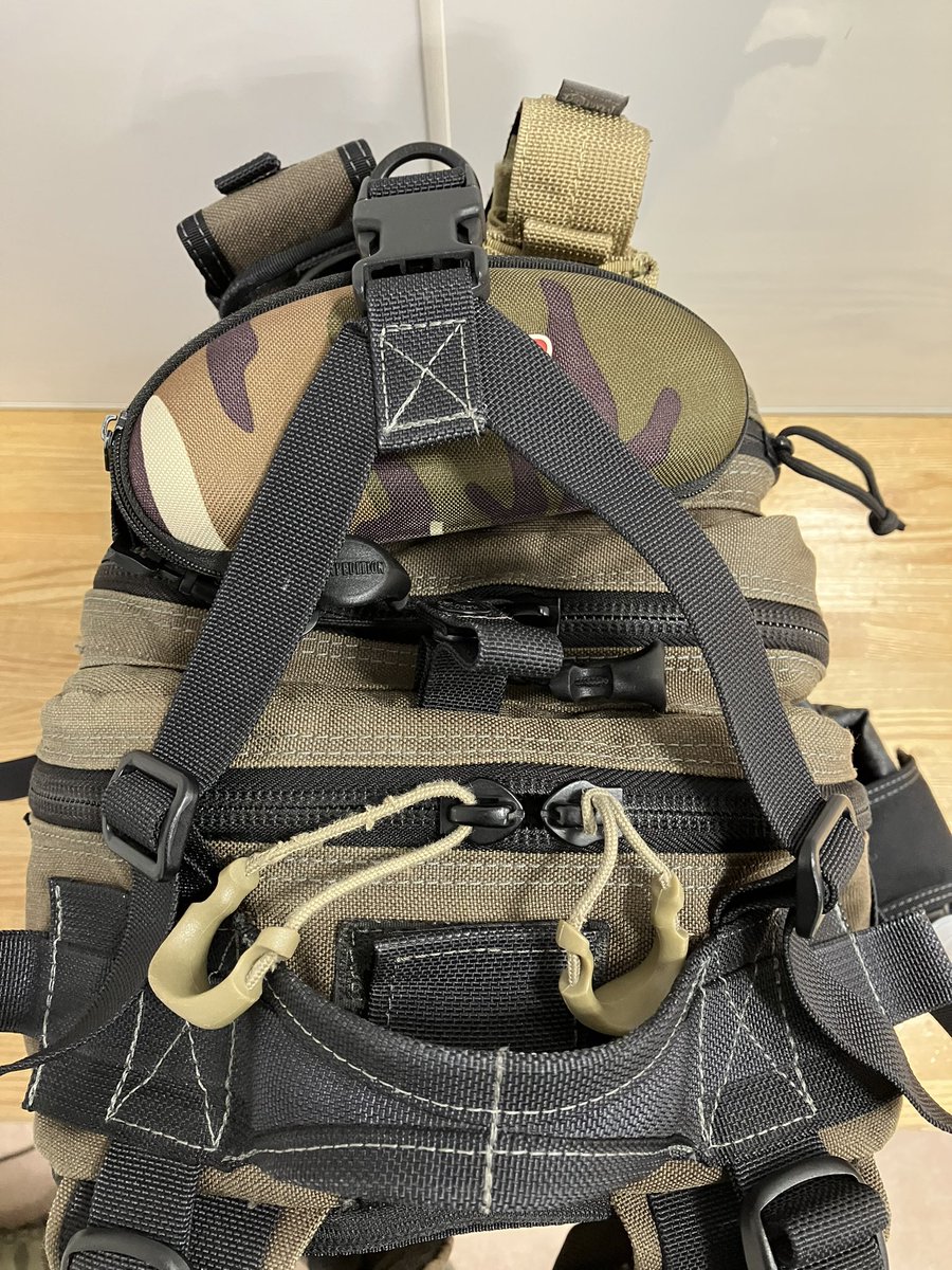 mushokushihan's tweet photo. サングラスケースを挟む賢さを魅せる師範。
#マグフォース
#マックスペディション
#MAGFORCE
#Maxpedition https://t.co/N8mcOEfri3