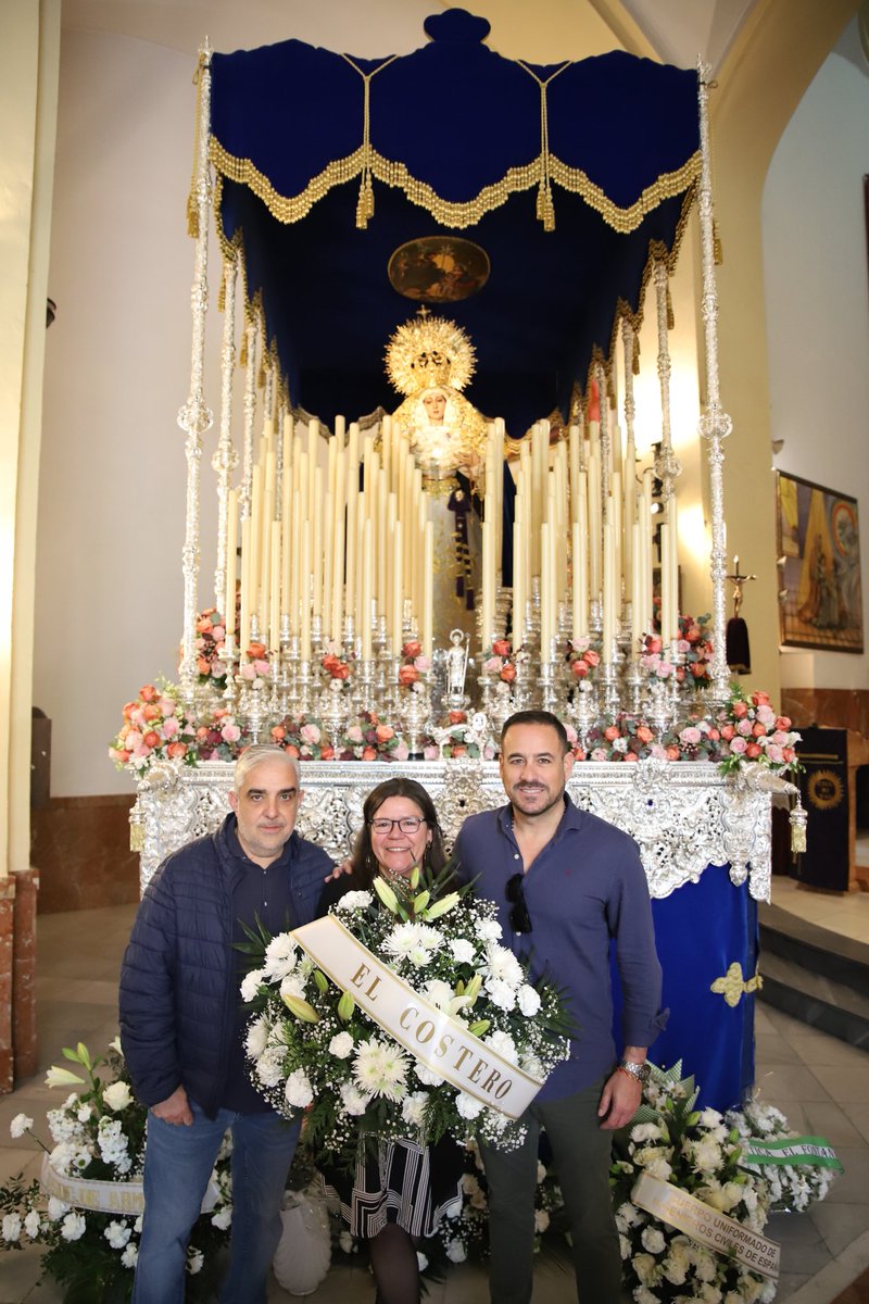#SPasión25 | La <a href="/CofradeCostero/">Tertulia El Costero🕯️</a> de nuestro barrio hace entrega a una ofrenda floral a nuestros Sagrados Titulares. 

¡Gracias hermanos! ¡Siempre tendréis aquí vuestra casa!