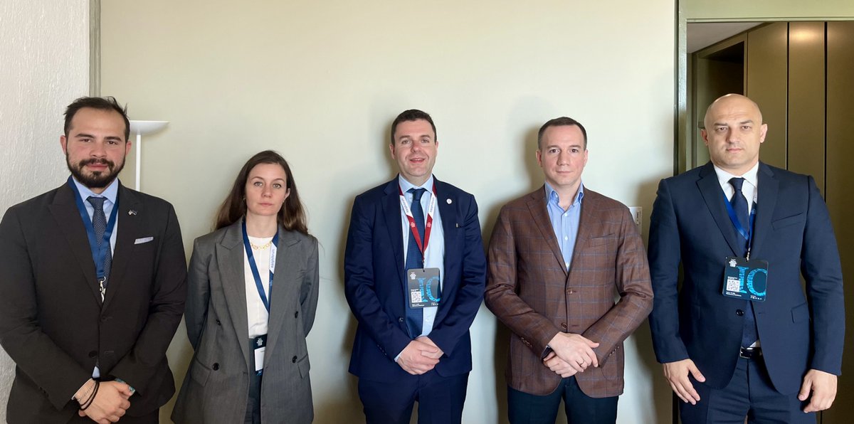 MFA Serbia (@mfaserbia) on Twitter photo Државни секретар у Министарству спољних послова Дамјан Јовић састао се са извршним директором организације <a href="/EIT_Digital/">EIT Digital</a> Федериком Меном <a href="/FedericoMennaIT/">Federico Menna</a> у оквиру Делфи економског форума.
Размотрене су могућности за даље проширење активности и нових пројеката сарадње EIT Digital Државни секретар у Министарству спољних послова Дамјан Јовић састао се са извршним директором организације <a href="/EIT_Digital/">EIT Digital</a> Федериком Меном <a href="/FedericoMennaIT/">Federico Menna</a> у оквиру Делфи економског форума.
Размотрене су могућности за даље проширење активности и нових пројеката сарадње EIT Digital