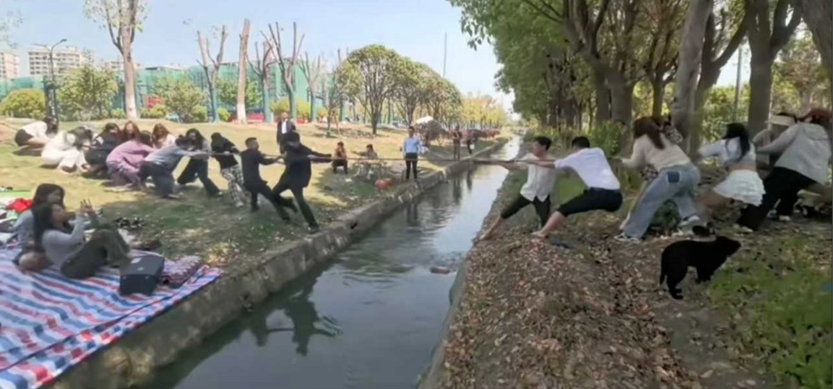 这才是真正的 拔河。。。
