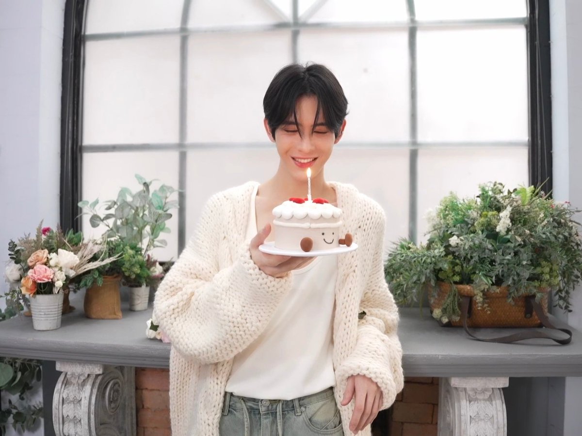 wtina1121's tweet photo. 🎂˙ᵕ˙ᰔᩚ
JAMESSU AURORA BDAY FS
#JamesBirthdaySigningEvent
#JamesSu https://t.co/cESw78nd29