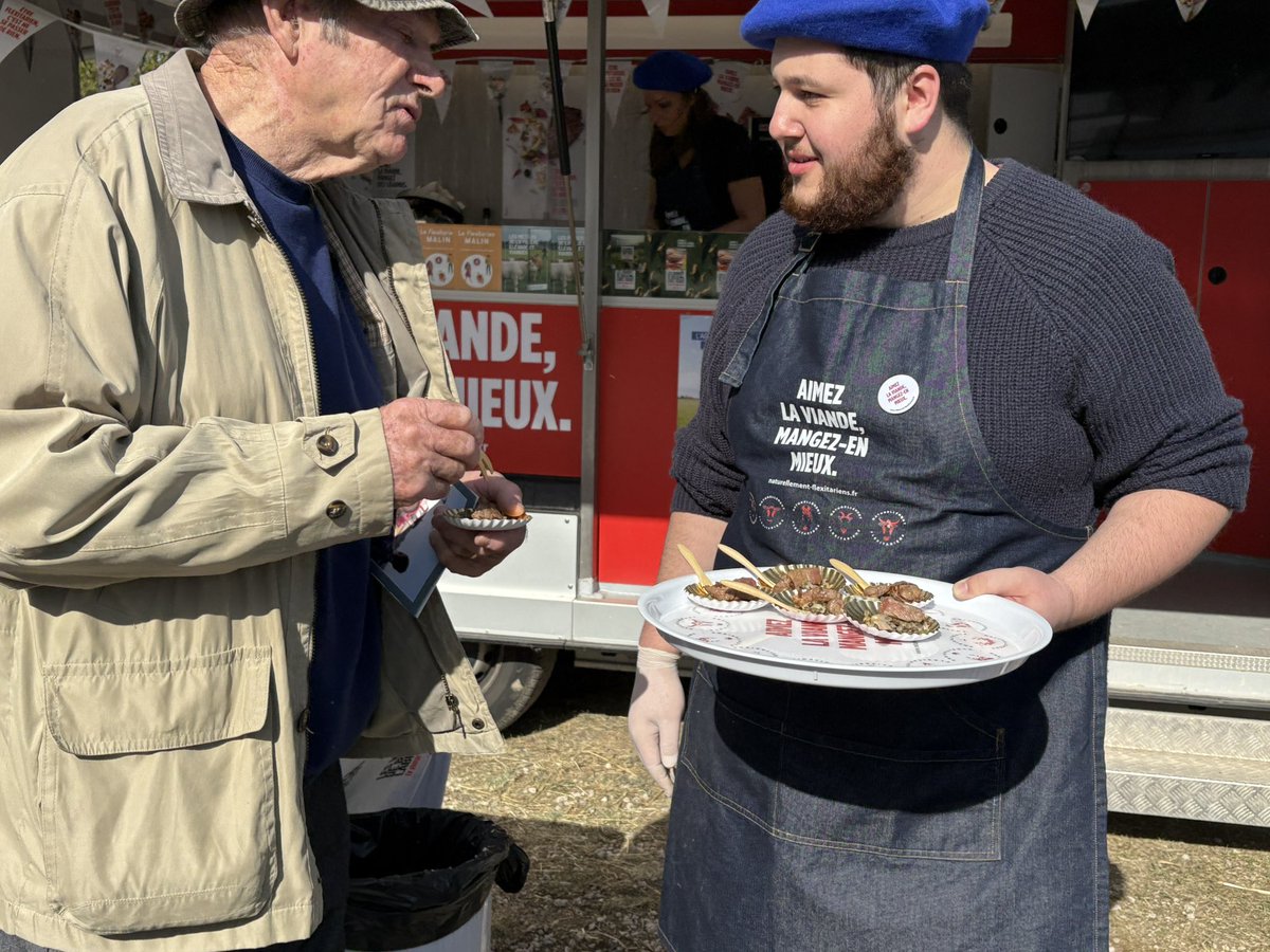 InterbevIDF's tweet photo. … et aussi notre Foodtruck pour proposer nos dégustations de viande de bœuf 🇫🇷🥩🌱#LabelRouge et ovine @BergerIdf74056
Éleveur et engagé 👍 https://t.co/hxTCUcYyqW
