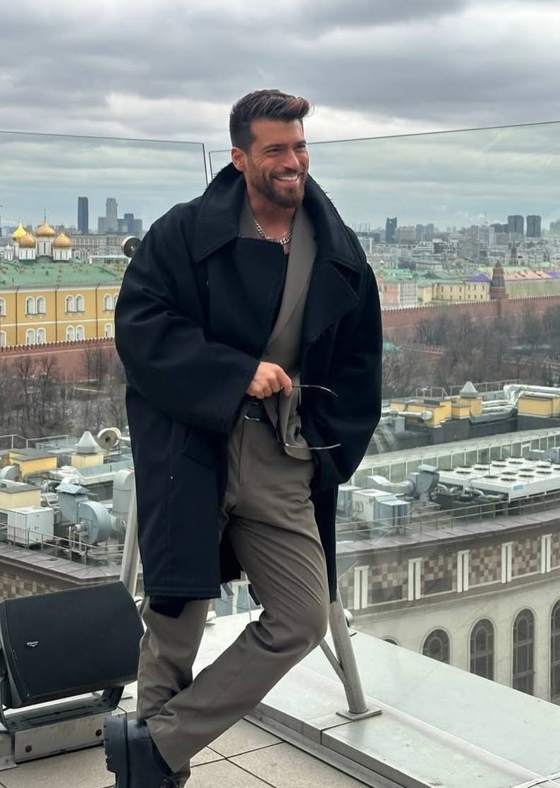 BDebaillif's tweet photo. @Bella31654810b Happy Saturday also Bella. May it be awesome, joyous and relaxing.🌞🥐☕️🤗
#CanYaman💎🤣
#Elturko
#Sandokan https://t.co/QYtDQ8No4B