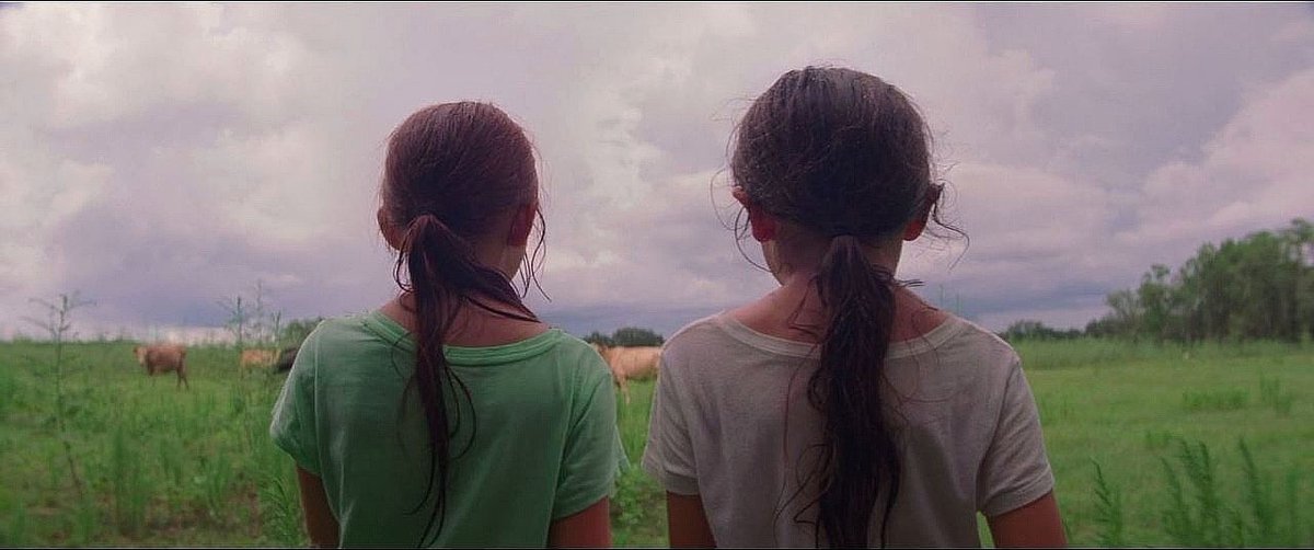 screenscaps's tweet image. the florida project  (2017) dir. sean baker