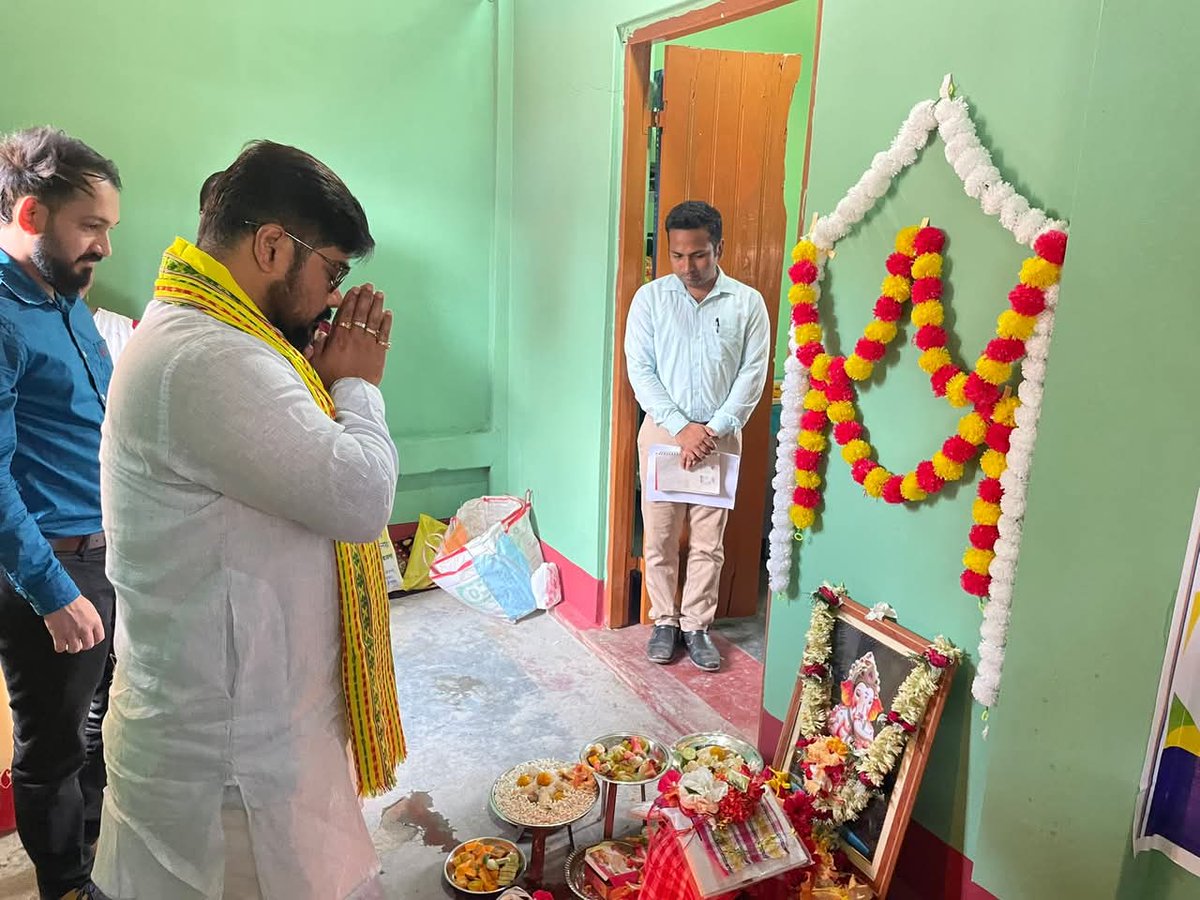 DMWest_Tripura's tweet image. Hon’ble Minister Sri Shishanta Chowdhury inaugurated the new CLF Office of Vinayak CLF under Jirania RD Block today — a step forward in women empowerment through TRLM.

#TRLM #WomenLedDevelopment #WestTripura #Jirania #SHG #LakhpatiDidi