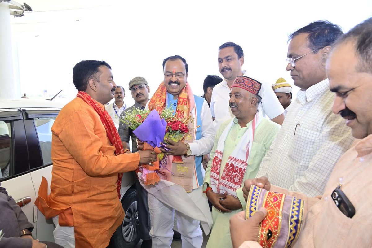 mohanverma334's tweet photo. उत्तर प्रदेश सरकार के लोकप्रिय, कर्मठ एवं जनप्रिय माननीय उपमुख्यमंत्री श्री @kpmaurya1  जी
का भगवान बुद्ध की पावन धरा कुशीनगर में आगमन पर
 स्वागत किया!! https://t.co/PGR5WwCrOr