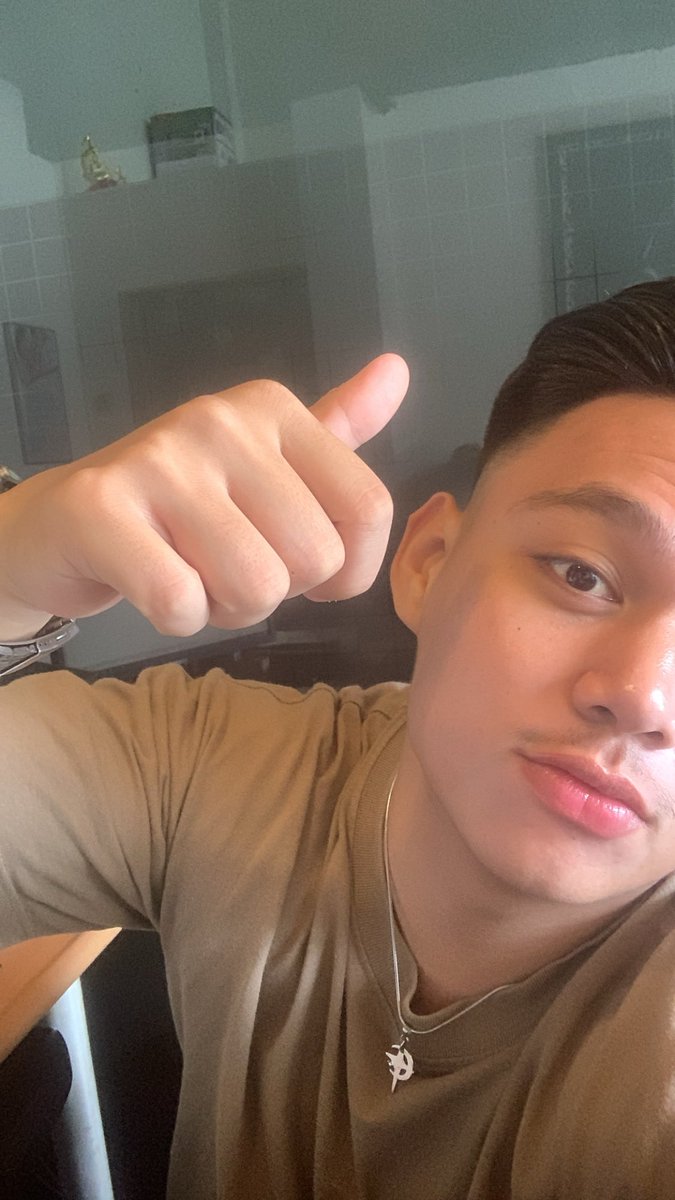 apriangsat tweet media