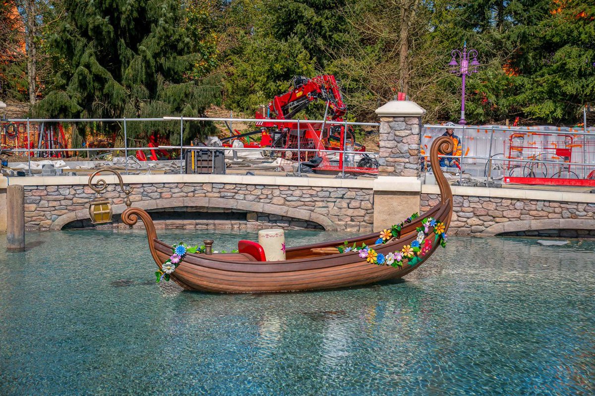 Daily_DLP's tweet photo. Le chantier de Disney Adventure World avance à grands pas : de plus en plus de détails apparaissent. 

Le land Frozen apparait pour l'instant comme le plus complété tant à l'extérieur qu'à l'intérieur. 

Mais Adventure Way progresse aussi rapidement : avec l'arrivée des arbres ! https://t.co/L7aXwEeRV4