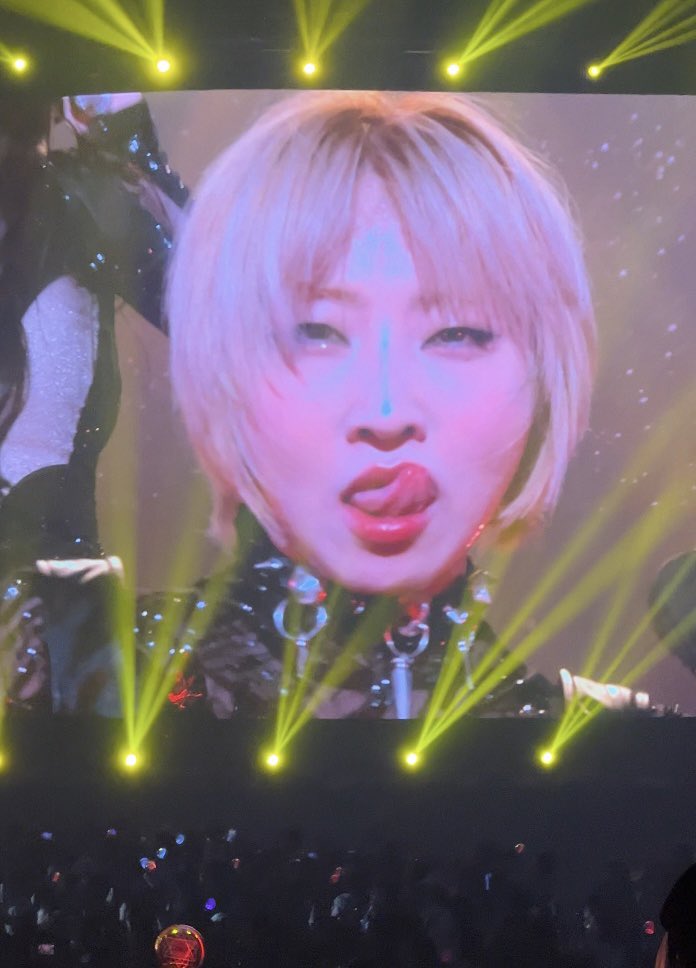 2NE1Chaerry's tweet photo. MINZYYY https://t.co/KqnLpYU4iZ