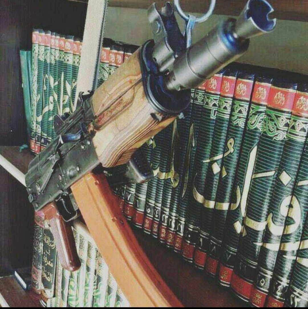 Tesbih çeken eller, tetik çekmedikçe bu din hakim olmaz.