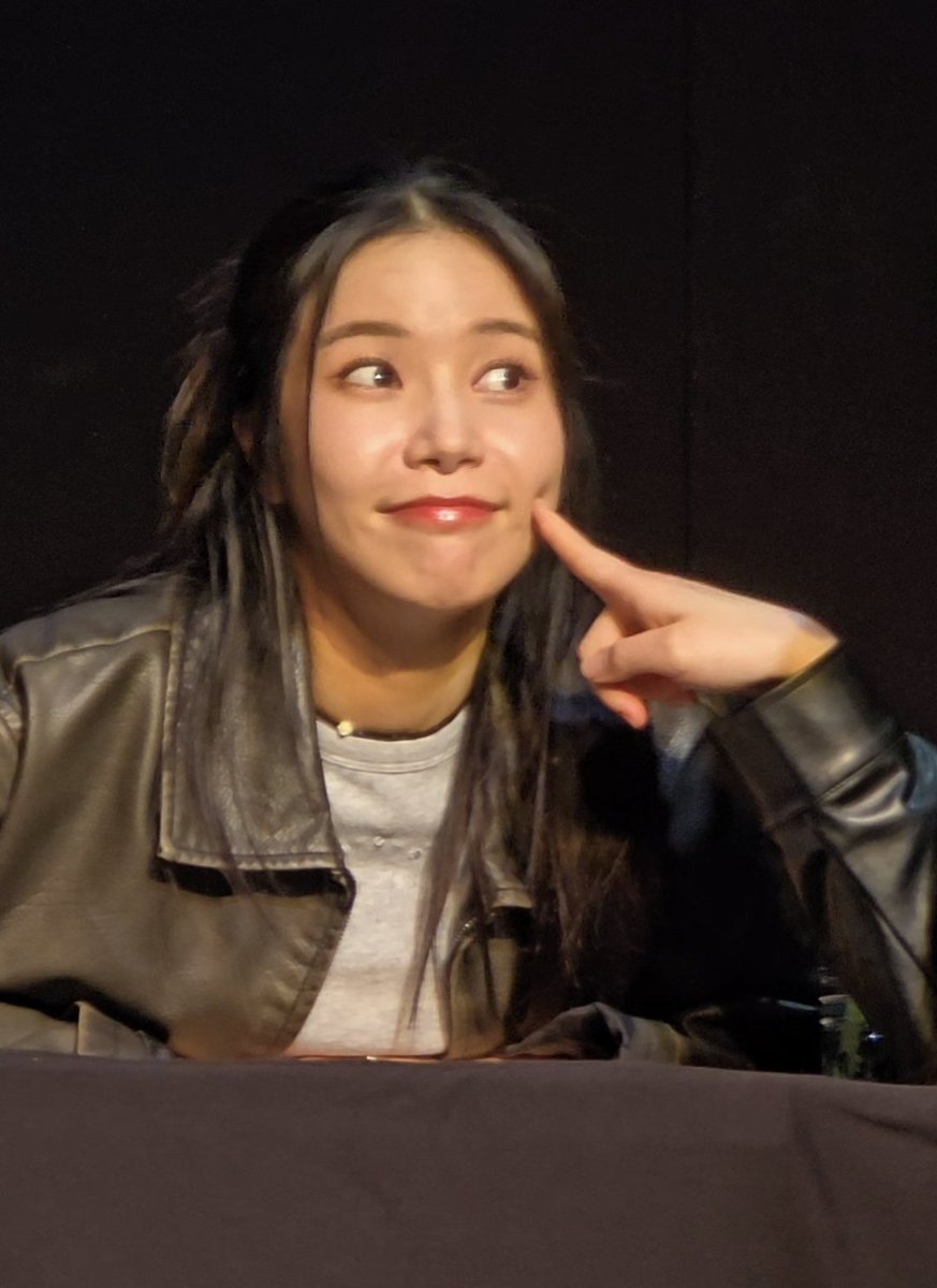 gamja619's tweet image. Yong&apos;s cheekies review: her cheek was wayyyyy softer and squishier than expected. Think they&apos;re softer than marshmallows🤭

Also I touched super lightly but my finger poked her more than planned cause her cheek was that squishy🤣

용 볼 생각했던 것 보다 더 말랑말랑하고 부드러움😍
