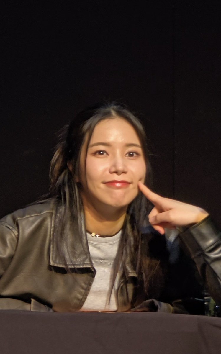 gamja619's tweet image. Yong&apos;s cheekies review: her cheek was wayyyyy softer and squishier than expected. Think they&apos;re softer than marshmallows🤭

Also I touched super lightly but my finger poked her more than planned cause her cheek was that squishy🤣

용 볼 생각했던 것 보다 더 말랑말랑하고 부드러움😍