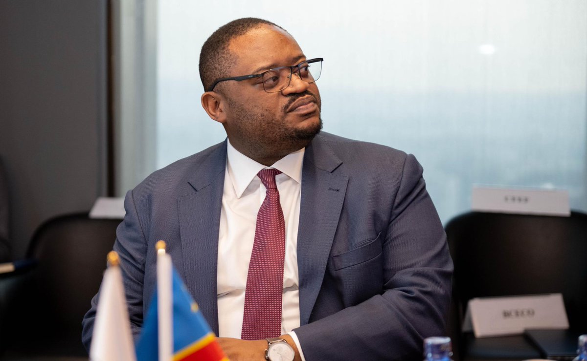 Pourquoi la paie des inspecteurs et contrôleurs du Travail  doit être un casse-tête ? A chaque fois il faut une pression pour qu'on soit payé ❓
Nous accusons quatres mois d'arriérés. Il est le temps que les Ministres <a href="/BojiAime/">Aimé BOJI SANGARA (MSc, BSc Honours)</a> et <a href="/doudoufwambactu/">Doudou Fwamba NEWS – Exclusif</a> mettent fin à ce système.