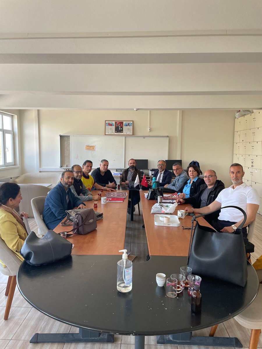 egitimsenadana's tweet photo. Proje okullarındaki keyfi uygulamalara karşı taleplerimizi ÇEAŞ Anadolu Lisesi önünde bir kez daha açıkladıktan sonra eğitim emekçileriyle bir araya geldik.Siyasi ve sendikal saiklerle haksız ve hukuksuz bir şekilde yapılan atamalara geçit vermeyeceğiz.
#TorpilDeğilLiyakat https://t.co/xJjaSRJlPf